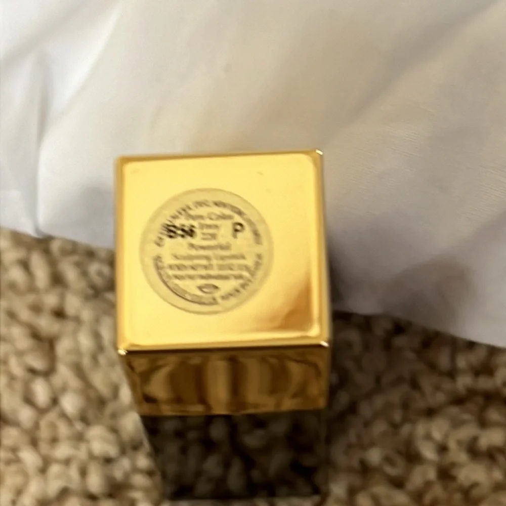 Estée Lauder pure envy No 220 powerful sculpting lipstick.